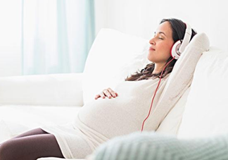 音乐胎教是妈妈听还是放在肚子上？胎教音乐有哪些？