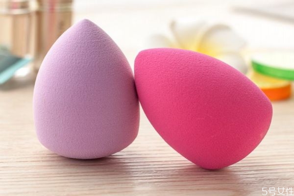 为什么有的人化妆吃粉 美妆蛋吃粉是什么意思