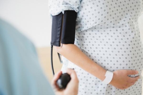 孕期高血压怎么降下来 孕期高血压是怎么引起的